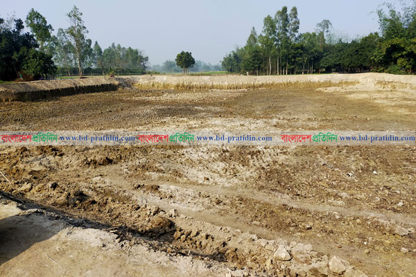 ঠাকুরগাঁওয়ে কৃষি জমিতে পুকুর, ইট ভাটায় মাটি বিক্রি