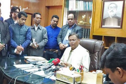 ‘সম্পাদকের গ্রেপ্তারি পরোয়ানার সঙ্গে গণমাধ্যমের স্বাধীনতার সম্পর্ক নেই’