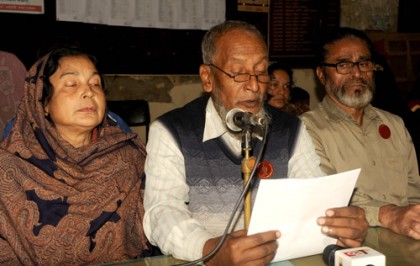 বগুড়ায় ইন্টার্ন চিকিৎসকদের হাতে মুক্তিযোদ্ধার স্ত্রীসহ পরিবারের সদস্যরা লাঞ্ছিত