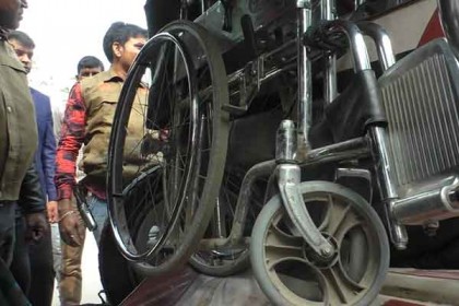 ঝিনাইদহে অভিনব কায়দায় ফেনসিডিল পাচারের সময় প্রতিবন্ধীসহ আটক ২