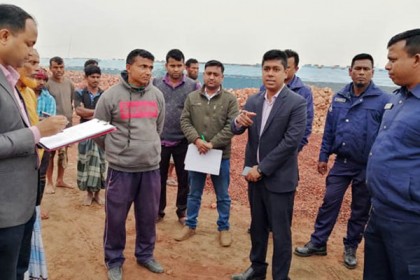 শেরপুরে ইটভাটা অন্যত্র সরানোর নির্দেশ, ৫০ হাজার টাকা জরিমানা
