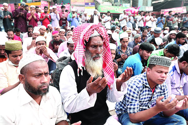 মুসলিম উম্মাহর শান্তি কামনা