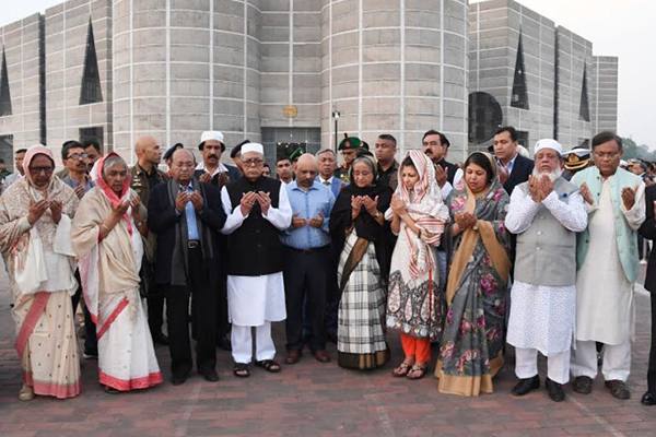 সংসদ ভবনের দক্ষিণ প্লাজায় ইসমাত আরা সাদেকের জানাজা অনুষ্ঠিত