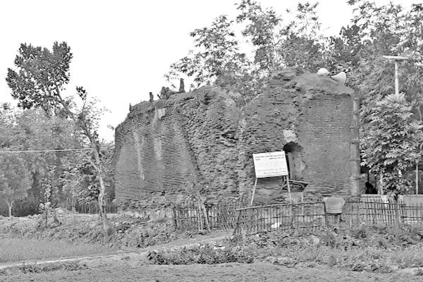 ৩০০ বছরের স্থাপত্য বিলীনের পথে