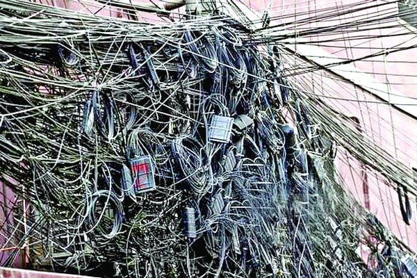 মাটির নিচে কবে যাবে তারের জঞ্জাল