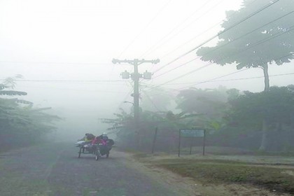 শীতে কাঁপছে লালমনিরহাটের ছিন্নমূল মানুষ