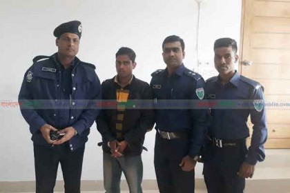 প্রেমে সাড়া না দেওয়ায় অটোরিকশা থেকে ফেলে শিক্ষার্থীকে হত্যা