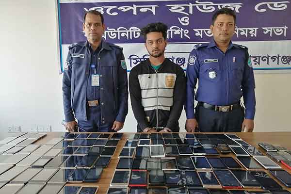 সিদ্ধিরগঞ্জে ১৩২ স্মার্টফোনসহ ছিনতাইকারী চক্রের সদস্য গ্রেফতার