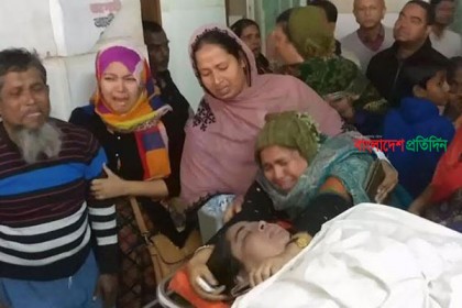 মানিকগঞ্জে নিজ বাড়িতে গৃহবধূ খুন
