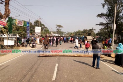 লক্ষ্মীপুরে পিকআপভ্যানের ধাক্কায় স্কুলছাত্র নিহত