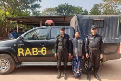 আলমডাঙ্গায় বিদেশি পিস্তলসহ সন্ত্রাসী আটক