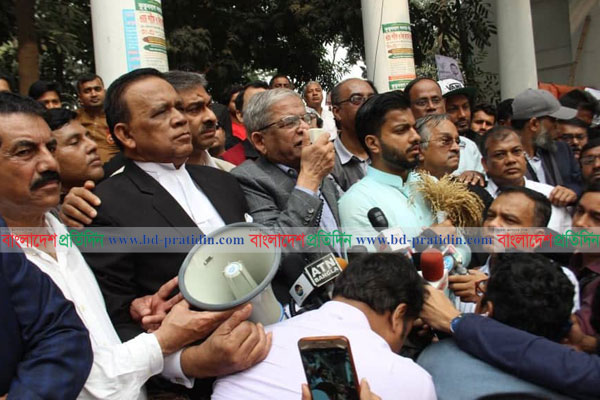 সরকারি দলকে সাহায্য করার জন্যই ইভিএম আনা হয়েছে : ফখরুল