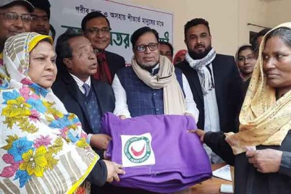 কুষ্টিয়ায় শীতার্তদের মাঝে কম্বল বিতরণ 