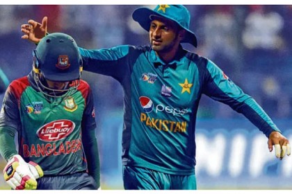 মুশফিককে টেস্ট খেলার দাওয়াত দিলেন মালিক