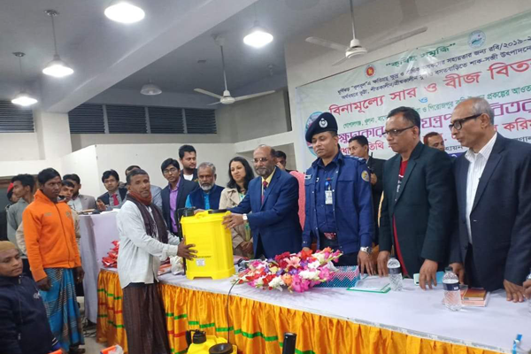 'কৃষি উপকরণের জন্য এখন আর কৃষককে রাস্তায় আন্দোলন করতে হয় না'