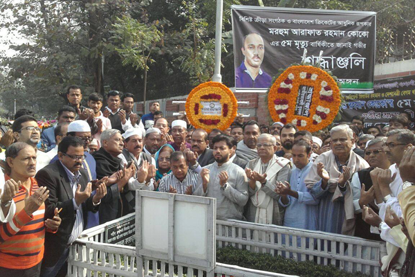 সাবেক মেয়র আনিসুল হকের কবর জিয়ারত ইশরাক-তাবিথের