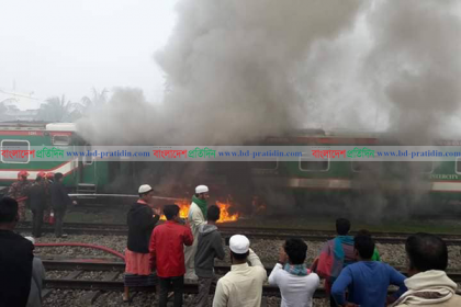 সিলেটগামী পারাবত এক্সপ্রেসে আগুন, পাওয়ার কার ভষ্মীভূত