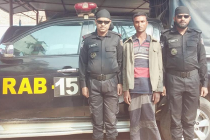 টেকনাফে ১০ হাজার ইয়াবাসহ রোহিঙ্গা আটক   
      