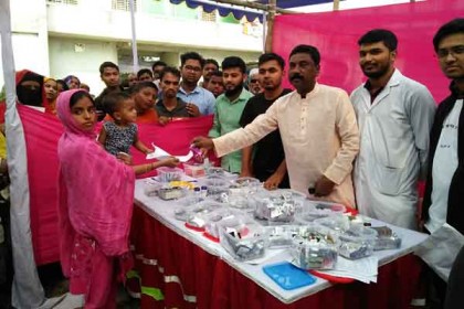 টঙ্গীতে দুস্থদের মাঝে বিনামূল্যে ওষুধ বিতরণ