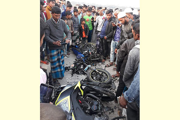 মাদারীপুরে দুই মোটরসাইকেলের মুখোমুখি সংঘর্ষে নিহত ১