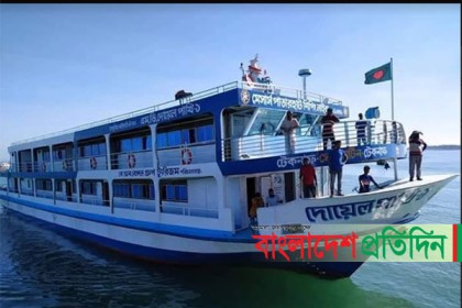 টেকনাফ-সেন্টমার্টিন নৌ-রুটে দুই জাহাজ চলাচলে নিষেধাজ্ঞা