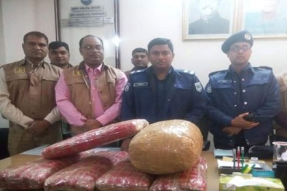 অ্যাম্বুলেন্সে ছিলো ১৩ কেজি গাঁজা