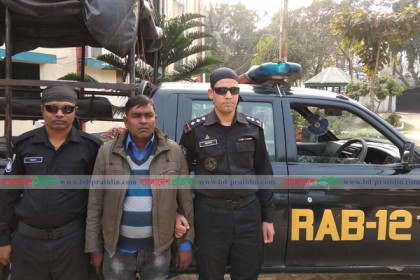 পাবনায় কোটি টাকা মূল্যের কষ্টি পাথরের মূর্তি উদ্ধার, আটক ১