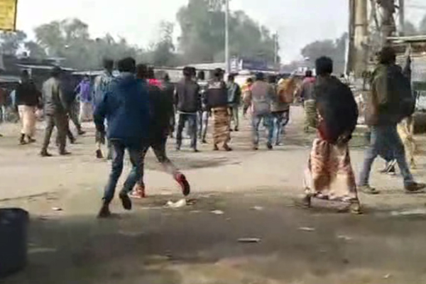 পঞ্চগড়ে পাথর উত্তোলনের দাবিতে পুলিশের সাথে ধাওয়া-পাল্টা ধাওয়া, নিহত ১