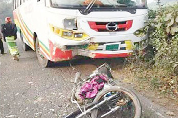মনোহরদীতে বাসচাপায় মোটরসাইকেল চালক নিহত