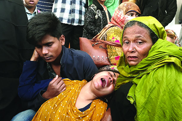 বাসের ধাক্কায় মা-ছেলেসহ নিহত ৩