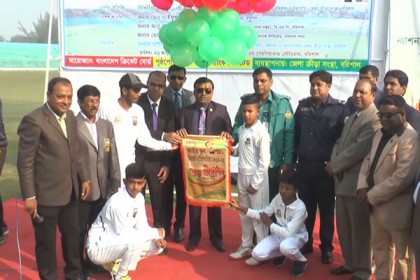 বরিশালে বঙ্গবন্ধু জাতীয় স্কুল ক্রিকেট প্রতিযোগীতার উদ্বোধন