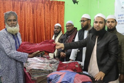 ঠাকুরগাঁওয়ে শীতার্তদের মাঝে শীতবস্ত্র বিতরণ