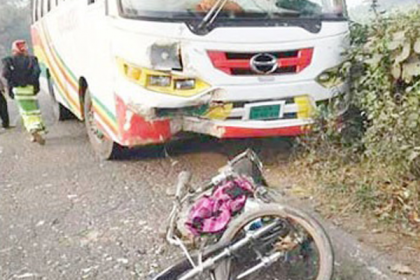 মনোহরদীতে বাসচাপায় মোটরসাইকেল চালক নিহত