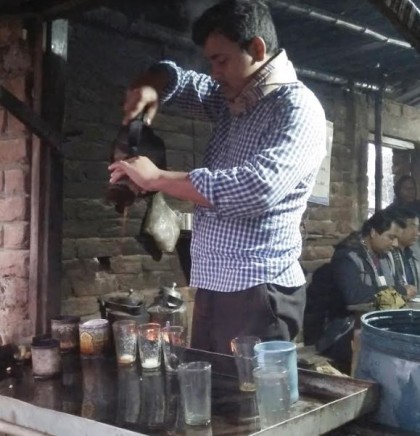 চা বেচে প্রথম শ্রেণিতে স্নাতক 