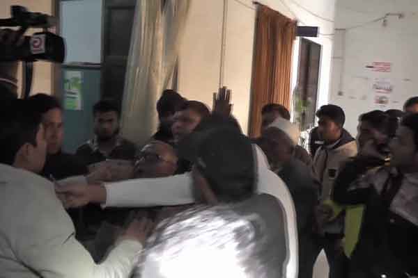 রংপুরে ডাকঘরে সাংবাদিকদের ওপর হামলার ঘটনায় ৪ কর্মকর্তা প্রত্যাহার