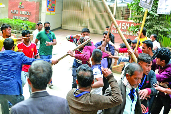 কাউন্সিলরদের নিয়ে ঝামেলা বাড়ছে
