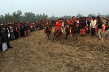 বীরগঞ্জে ঐতিহ্যবাহী ঘোড়দৌড় প্রতিযোগিতা
