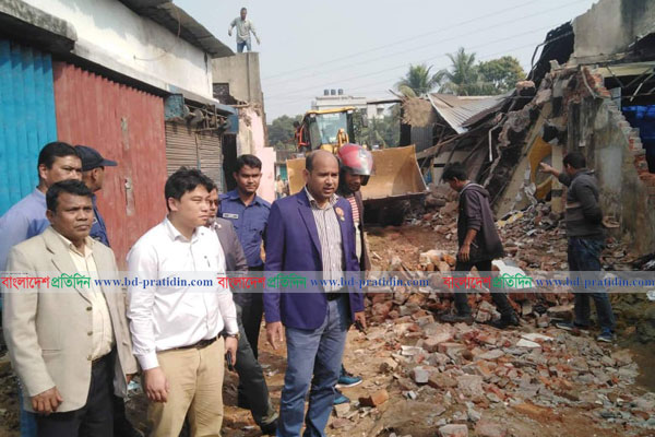 চট্টগ্রাম-হাটহাজারী মহাসড়কের ‘বিষফোঁড়া’ উচ্ছেদ