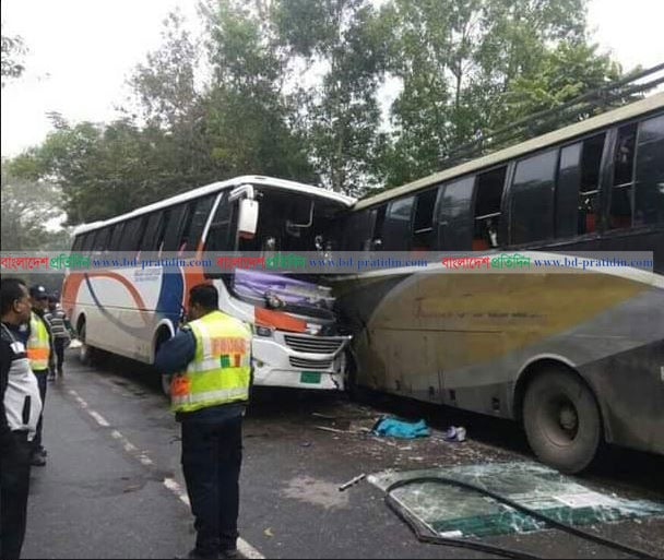 নাটোরে দুই বাসের সংঘর্ষে নিহত ১, আহত ৩০