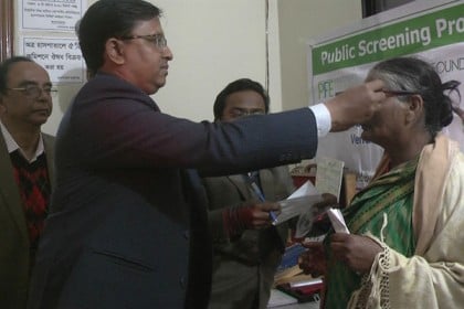 নেত্রকোনায় চক্ষু শিবিরে আড়াই শতাধিক রোগীকে চশমা বিতরণ