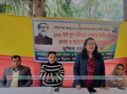 
ফরিদপুরে ১০০ মহিলাকে পোশাক তৈরির প্রশিক্ষণ