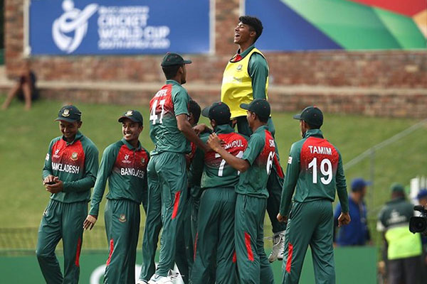 দক্ষিণ আফ্রিকাকে বিশাল ব্যবধানে হারিয়ে সেমিতে বাংলাদেশ