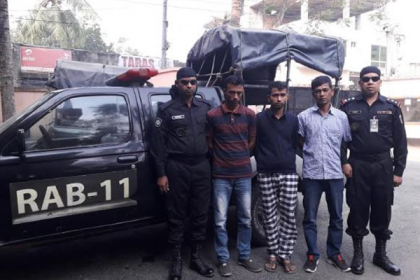 কুমিল্লায় ইয়াবা বিক্রয়ের সময় দুই ভাইসহ তিনজন গ্রেফতার