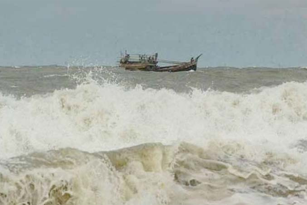 বঙ্গোপসাগরে ১৭ জেলেকে পিটিয়ে সর্বস্ব লুট করল জলদস্যুরা
