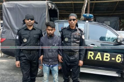 র‌্যাবের অভিযানে এসএসসি প্রশ্নফাঁস চক্রের প্রতারক আটক