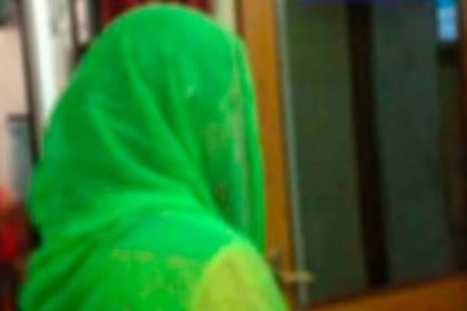 প্রেমিকের বাড়িতে অনশনে বিয়ের দাবি আদায়