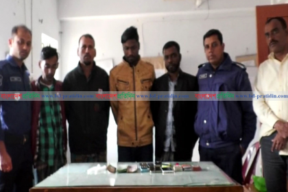 কলাপাড়ায় ৪ জুয়ারি আটক 