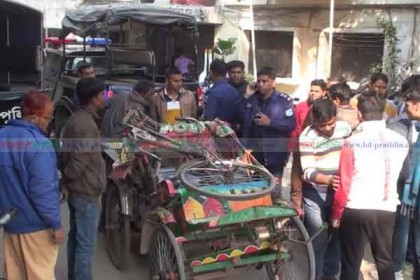 আশুলিয়ায় অটোরিকশায় বাসের ধাক্কা, মা-মেয়েসহ নিহত ৩