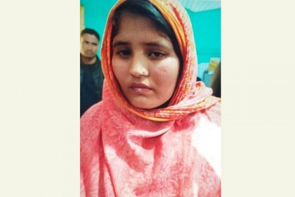 ঘুমের ঔষধ খাইয়ে শ্বাসরোধে স্বামীকে হত্যা করেন মনি