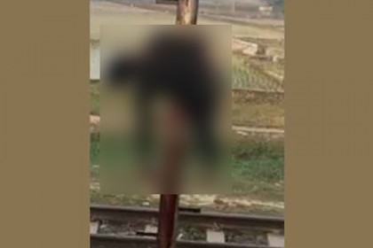 চলন্ত ট্রে‌নের দরজা দিয়ে উঁকি দিতে গিয়ে প্রাণ গেল যুবকের